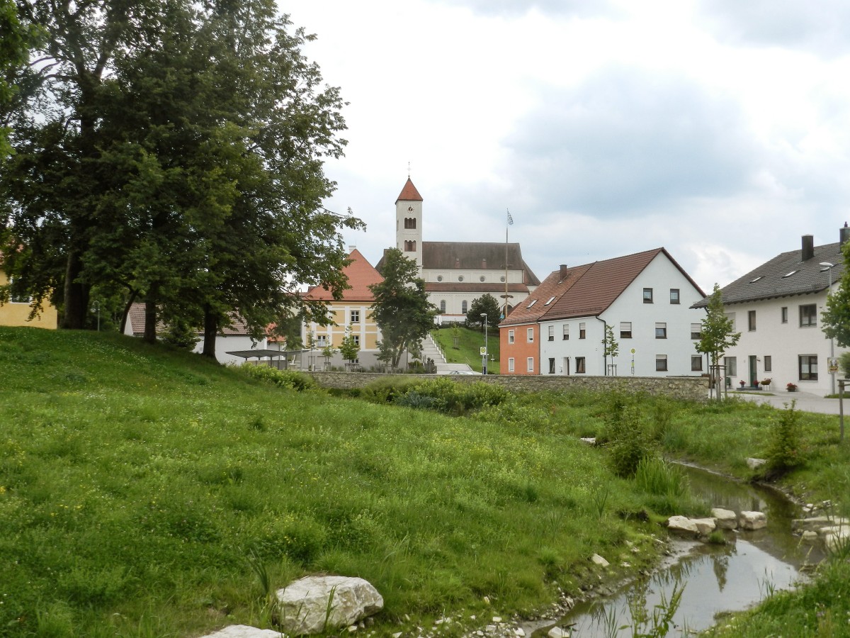 Der wiederbelebte Burggraben in Tagmersheim.