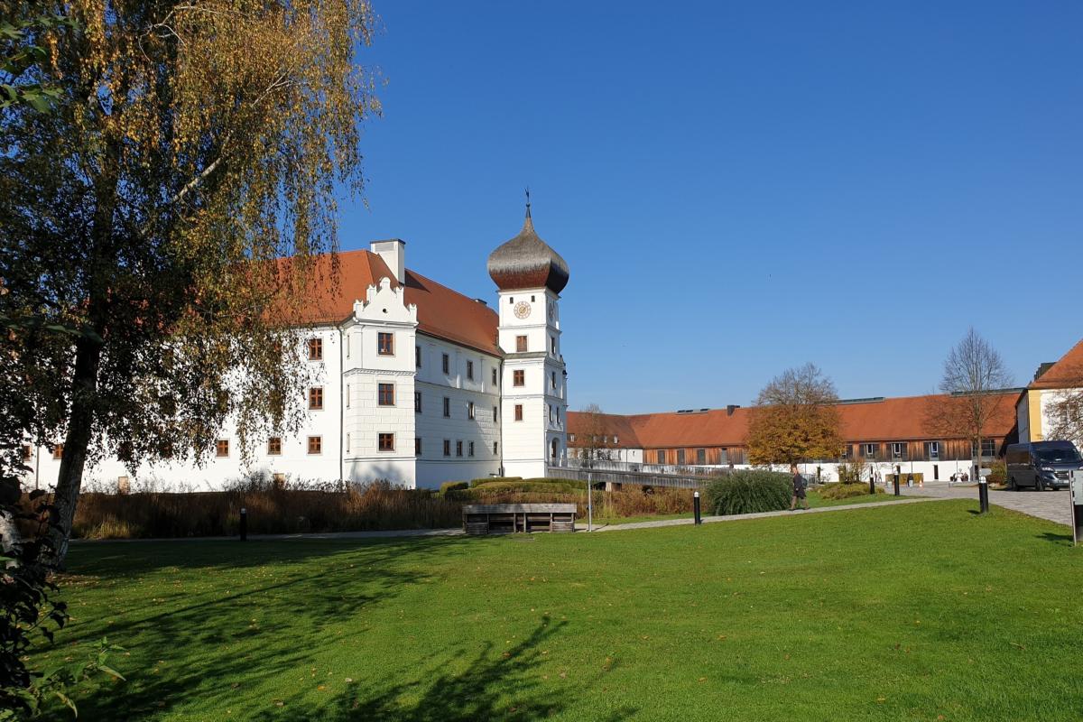 Schlossanlage mit Hofgut