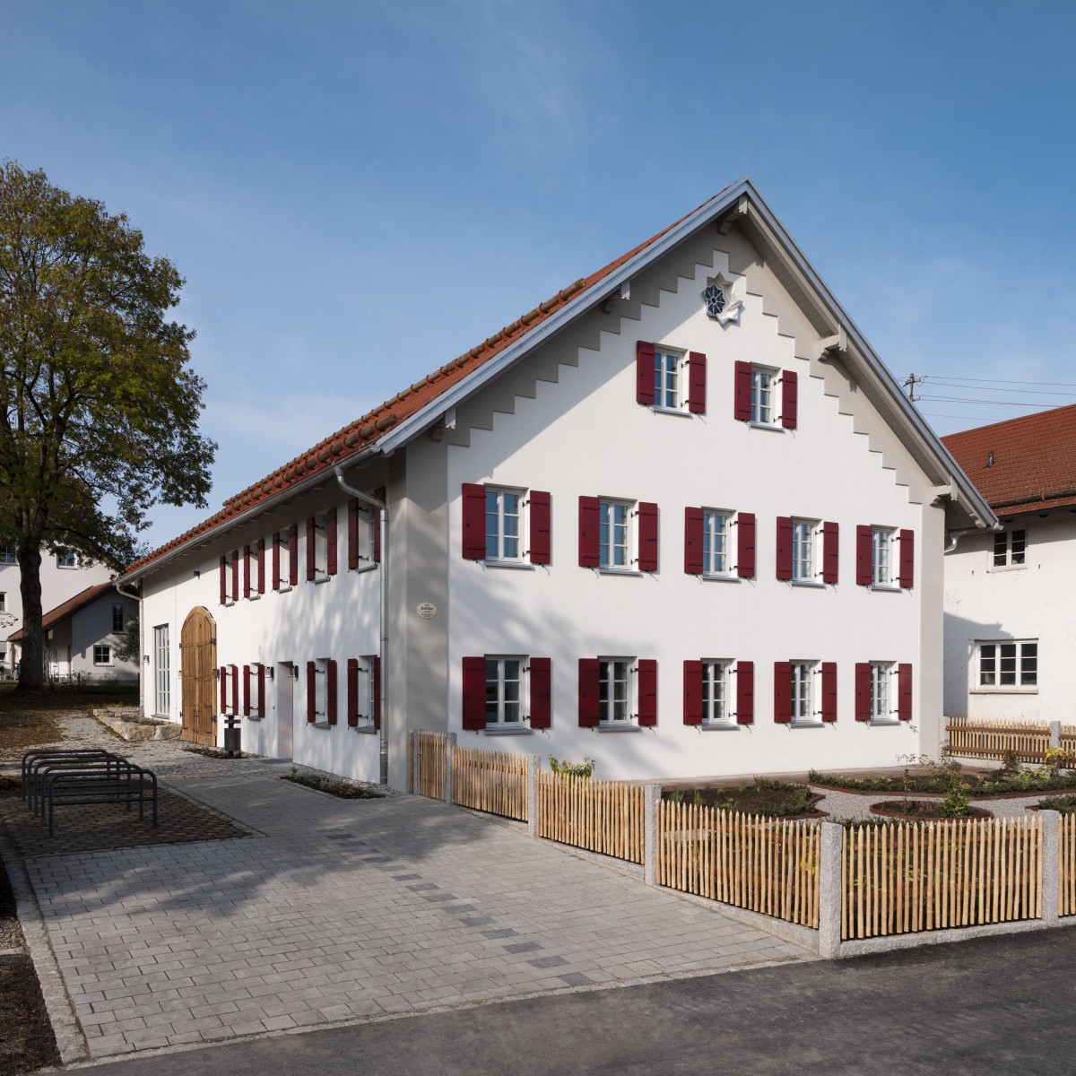Blick auf das neue Dorfgemeinschaftshaus in Gutenberg